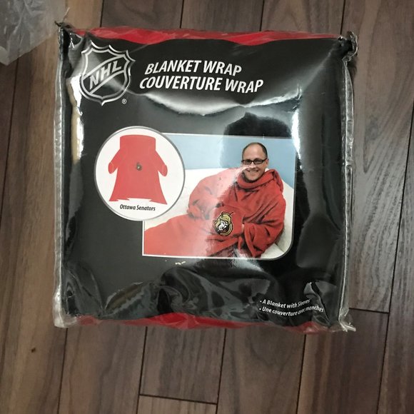NHL Blanket Wrap With Sleeves Ottawa Senators - Picture 2 of 4